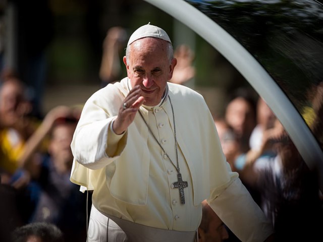 Papa pede menos gastos com Natal e mais doações para Ucrânia
