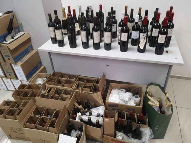 Operação apreende 500 vinhos e apura venda ilegal de bebidas na internet