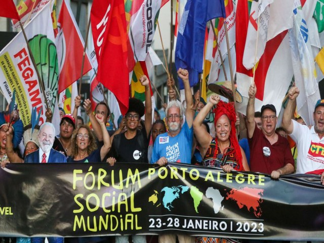Democracia, povos e planeta: ativistas marcham no Fórum Social Mundial