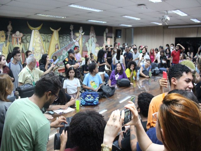 Caso Janaína Bezerra: Estudantes ocupam Reitoria da UFPI em protesto