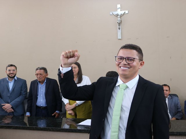 Matusalém Almeida é empossado vereador na Câmara de Picos