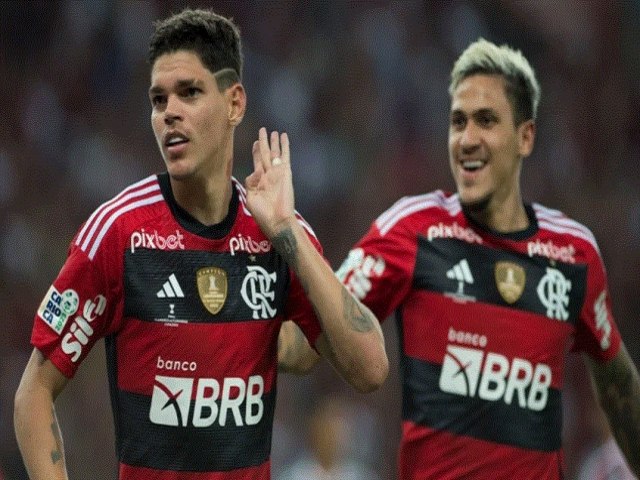 Flamengo larga na frente contra o Fluminense no Campeonato Carioca