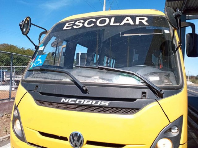 Após denúncia, PRF flagra motorista sem curso conduzido micro-ônibus em Valença