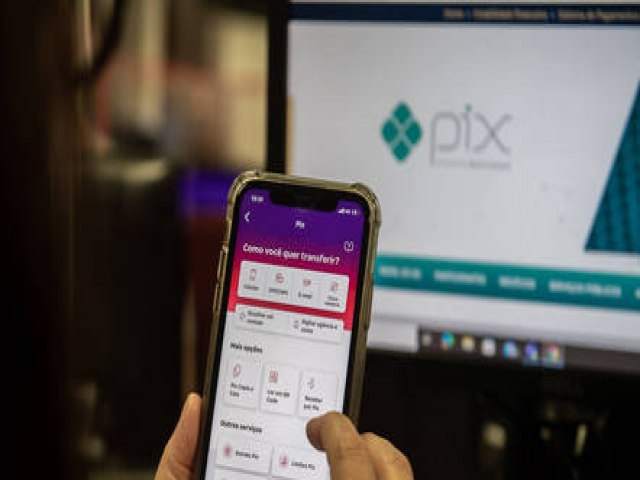 Pix ultrapassa cartão de débito como meio de pagamento, diz chefe de operação do BC
