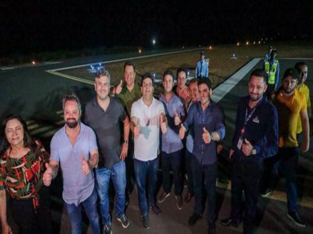 Rafael inaugura primeiro voo noturno no aeroporto de Picos