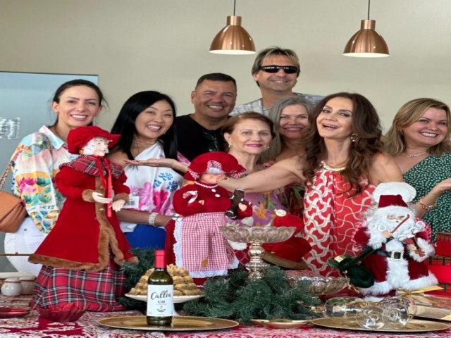 Claudia Mtne festeja Natal entre amigas