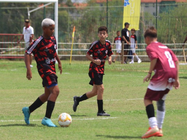 TORNEIO DE FUTEBOL INFANTIL ATRAI 1900 JOVENS ATLETAS DE CINCO PASES PARA SALVADOR