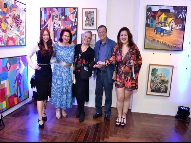 Vernissage da Exposio Universo das Cores, da renomada Artista Plstica Teresa Kodama, foi um verdadeiro sucesso