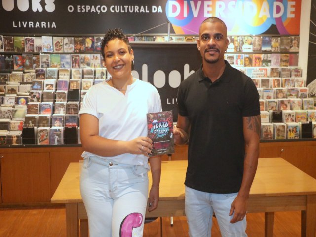  Os professores de portugus Camila Leite e Leandro Horta lanaram o livro Texto de Cria no Rio de Janeiro