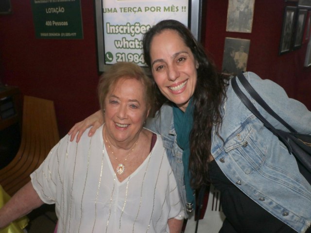 Othon Bastos, Claudia Mauro, Alexandra Richter prestigiam aniversario de Ingrid Thomas