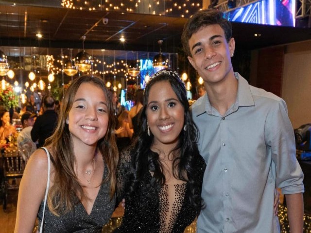 Izabelly Mayer, comemora seus 15 anos com festa temtica