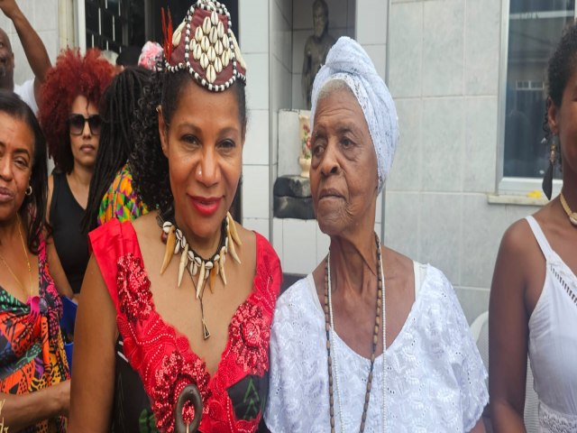 Paulnia Recebe Rainha Africana Diambi Kabatusuila em Evento de Solidariedade e Cultura