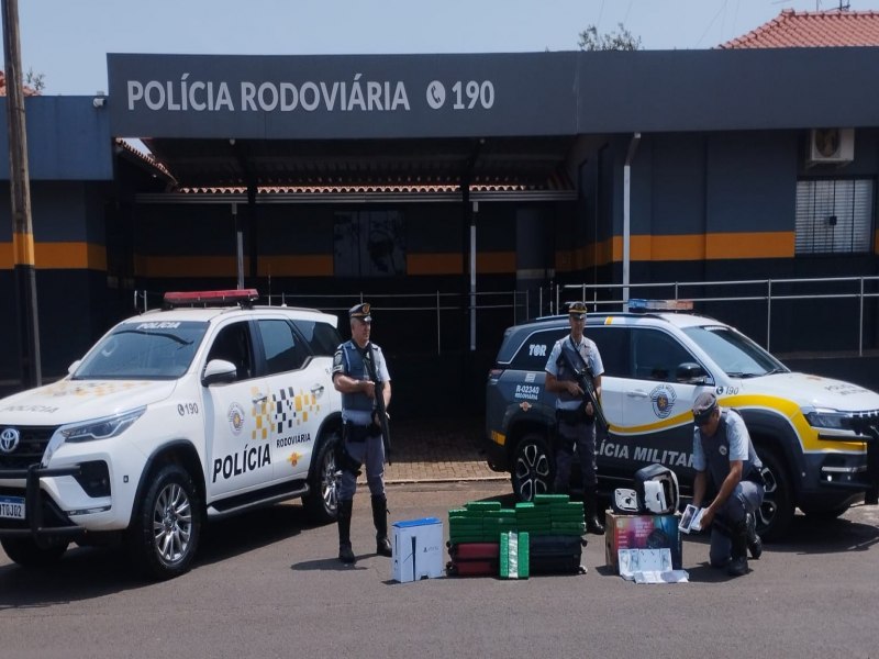 Policia Rodoviria faz apreenso de droga e prende indivduo em Rodovia de Ourinhos- SP