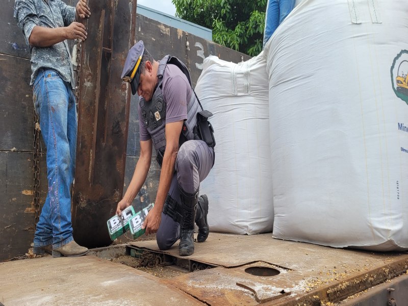 Policia Rodoviria apreende mais uma carreta com grande quantidade de droga escondida agora em Tup - SP