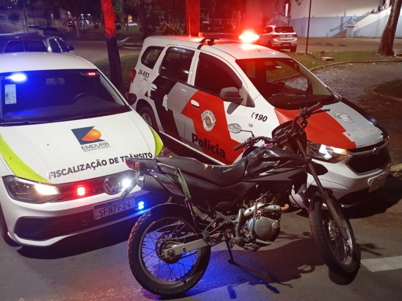 Polcia Militar aborda infrator com CNH suspensa e apreende motocicleta com mais de R$ 19 mil em multas