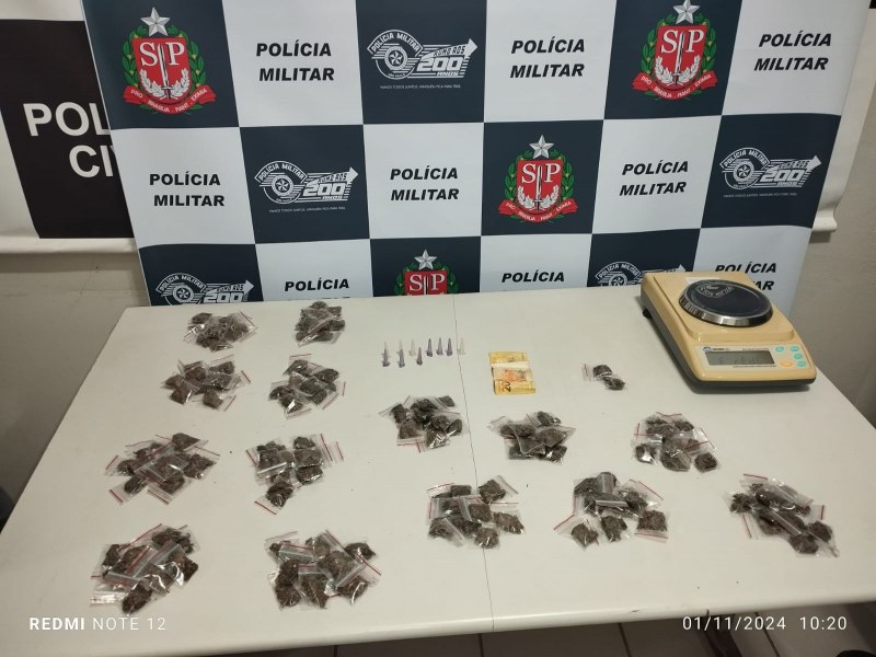 Polcia Militar prende jovem traficando drogas em Pompia