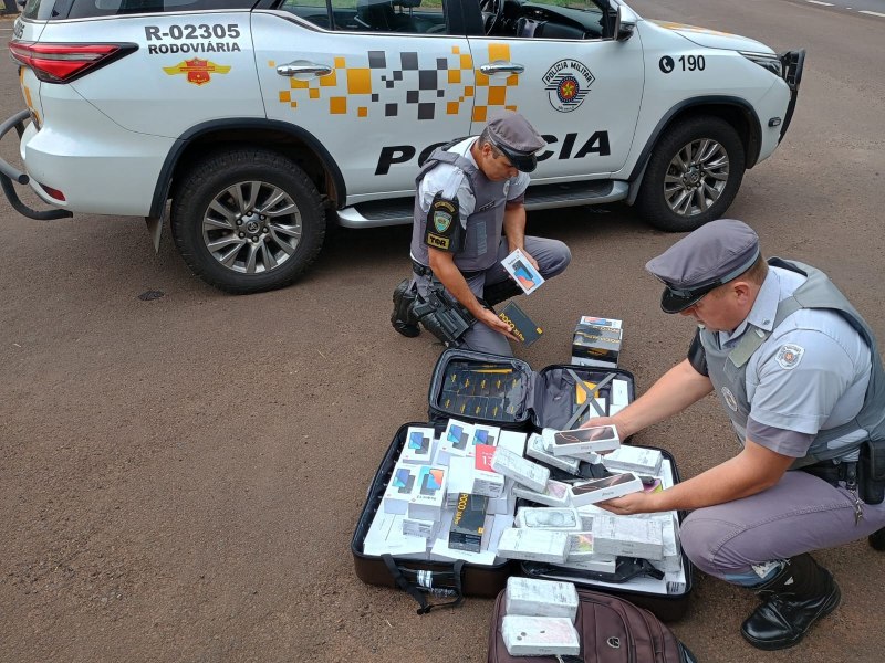 Ttico Ostensivo Rodovirio prende indivduo em nibus de viagem por descaminho em Assis - SP