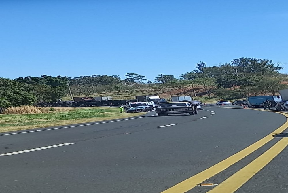 Acidente grave interdita SP-294 na Serra de Quintana nesta sexta-feira