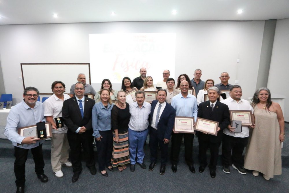 Profissionais de Educa��o F�sica da Secretaria de Esportes recebem homenagem pelos servi�os prestados