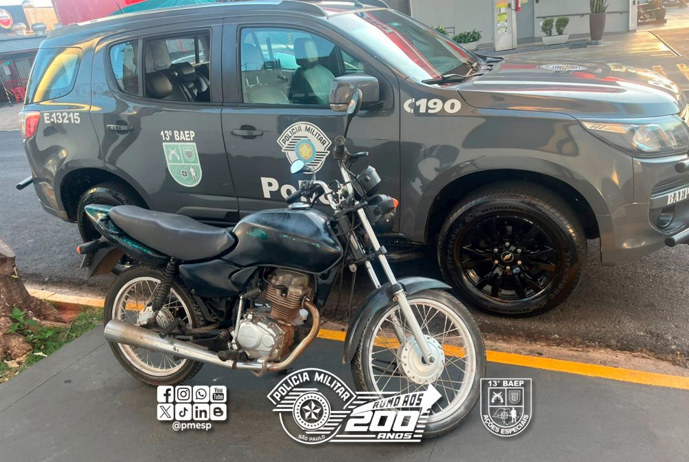 13� BAEP PRENDE INDIV�DUO POR RECEPTA��O E RECUPERA MOTOCICLETA FURTADA, EM BAURU