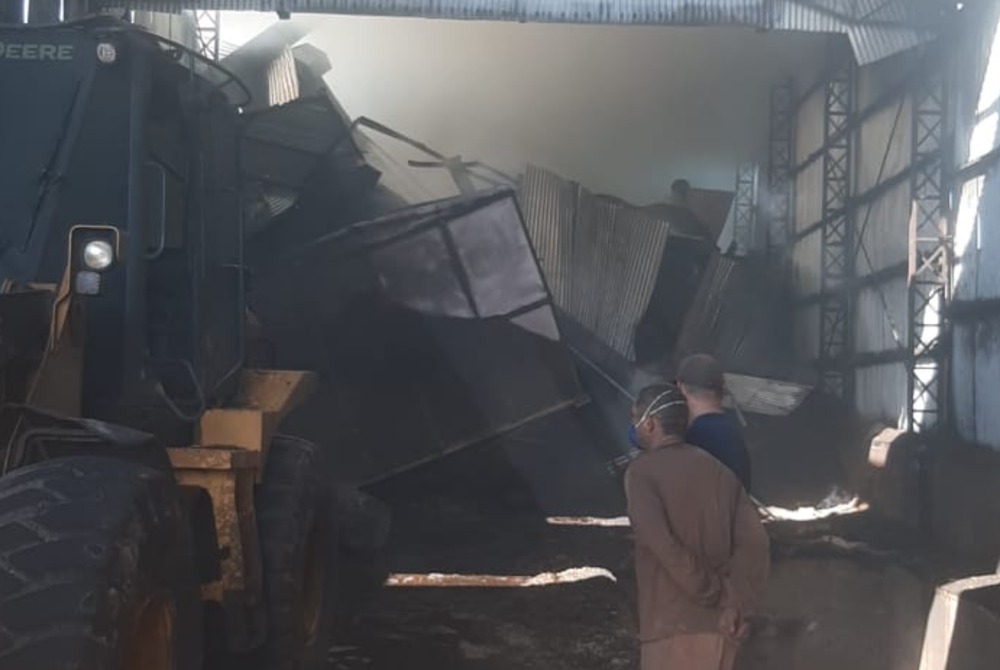 Explos�o no dep�sito de palha na Empresa Tavejo em Pompeia