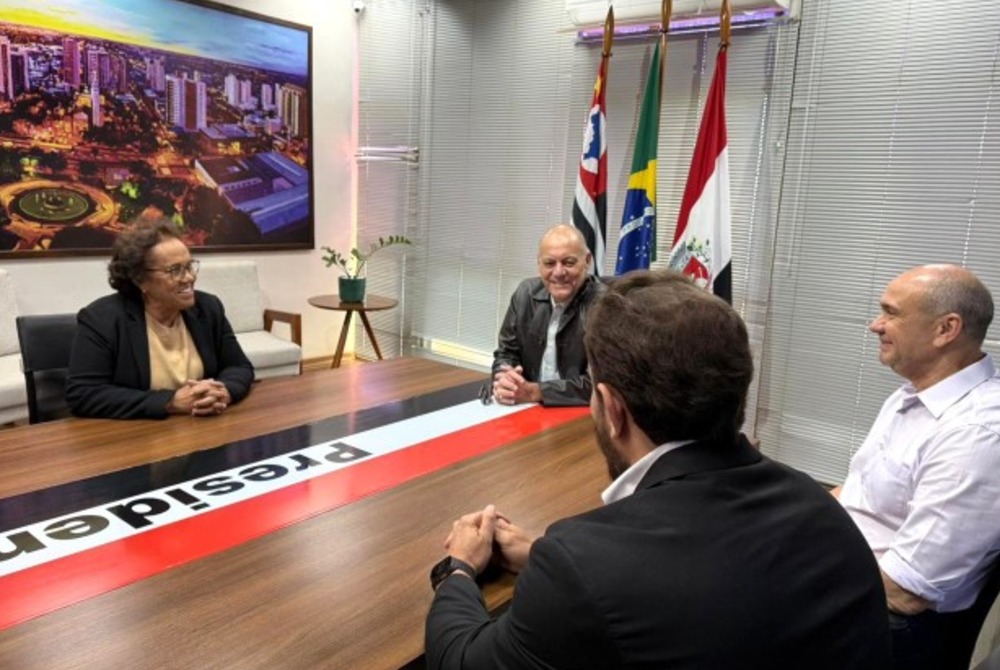 Tup� defende uni�o entre munic�pios ao apresentar projetos de Prudente para Ara�atuba