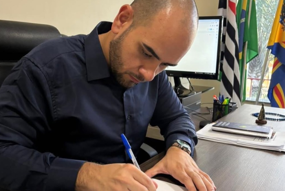 Prefeito Diogo Ceschim encaminha � C�mara projeto de revis�o geral anual de 4% para servidores municipais