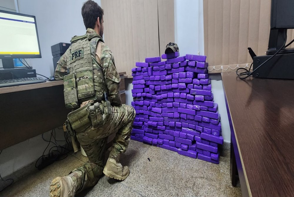 PRF apreende 162 kg de maconha durante operação na divisa de São Paulo e Paraná PRF apreende 162 kg de maconha durante operação na divisa de São Paulo e Paraná