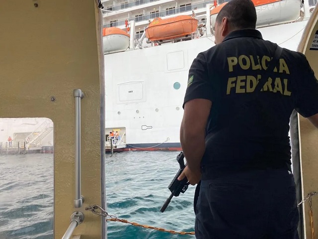Quatro jovens so resgatadas de explorao sexual em navio de cruzeiro em Angra dos Reis