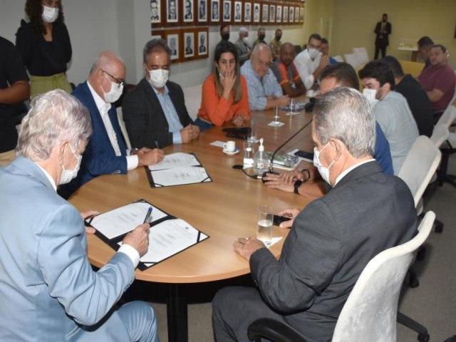 CRB, CSA, UDA e FAHd recebem 5,3 milhes em patrocnio do Governo de Alagoas