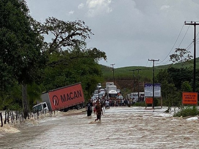 Quatro cidades brasileiras atingidas por desastres recebero R$ 2 milhes para aes de defesa civil