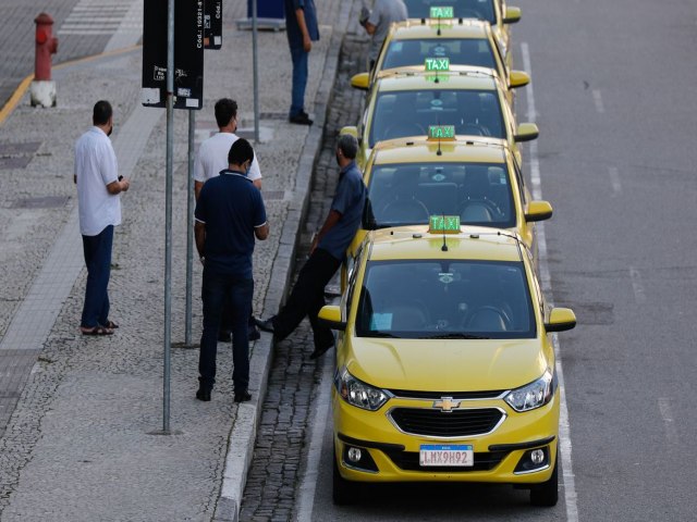 Governo pede a prefeituras cadastro de taxistas para pagar benefcio