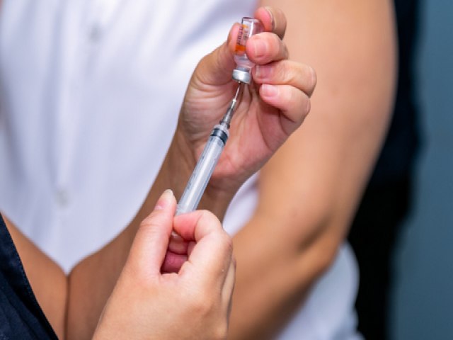 Ministério da Saúde compra 50 mil doses de imunizantes contra varíola dos macacos para profissionais de saúde