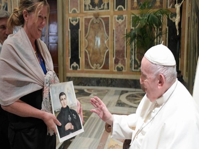 O Papa: os Santos nos recordam que  possvel viver o Evangelho em plenitude