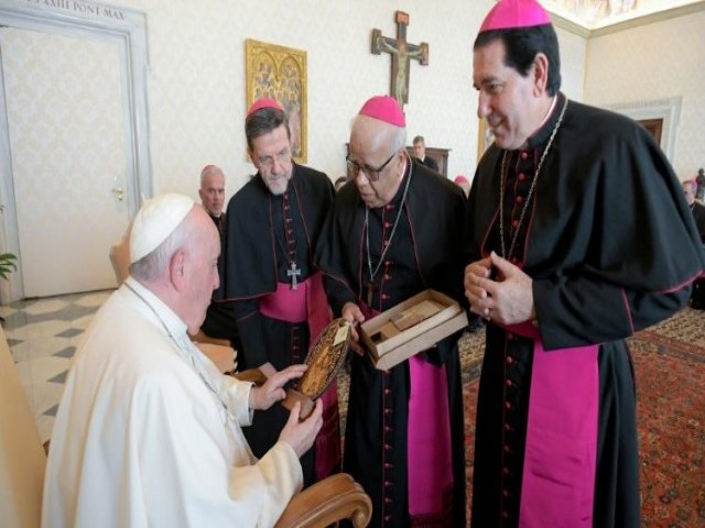Artesos da paz diante da intolerncia: Papa recebe bispos de Minas Gerais e Esprito Santo