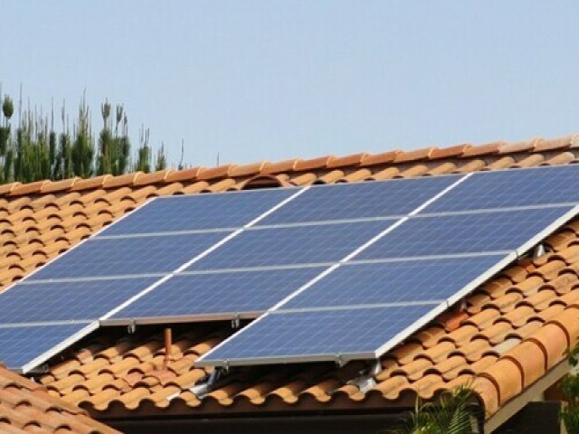 Uso de energia solar proporciona economia de até 98% na conta de luz