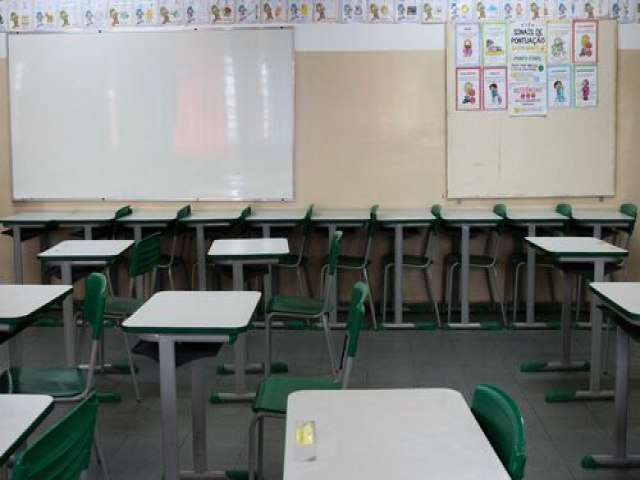 Ministro da educação anuncia reajuste de 14,95% no salário dos professores