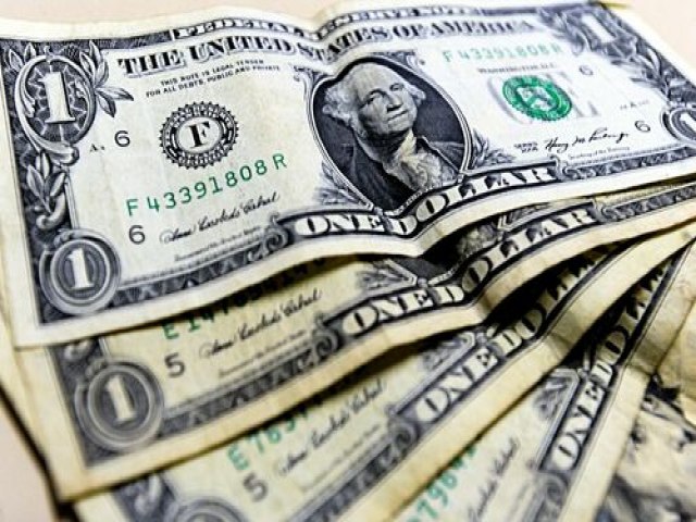 Dlar hoje: moeda abre a quinta-feira (13) em queda, cotada a R$ 4,80