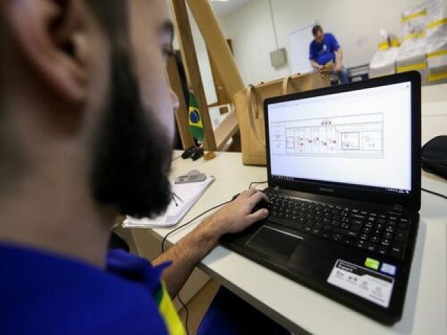 Um a cada dez jovens cursa ensino técnico no Brasil; número abaixo da média dos países da OCDE