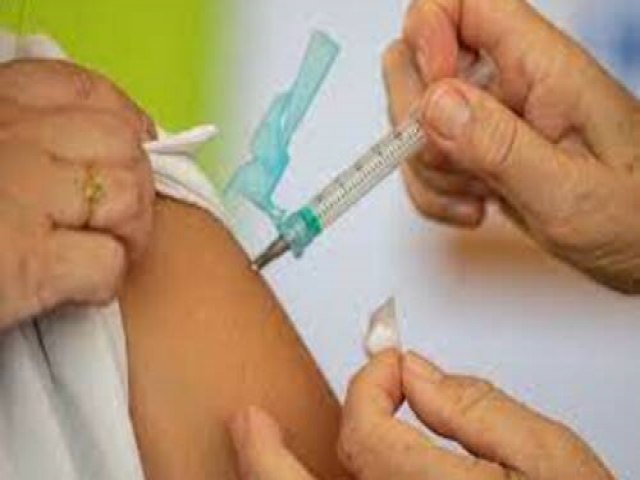 Covid-19: médicos destacam importância das doses de reforço da vacina