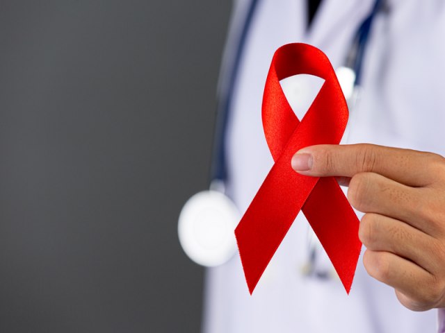  Cerca de 108 mil pessoas vivem sem saber que so portadores do vrus HIV, segundo aponta o Ministrio da Sade