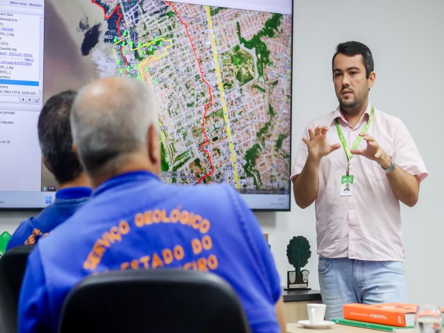 Governo do Rio envia a Macei especialistas do Departamento de Recursos Minerais do Rio de Janeiro, que j estudam possibilidade de desastre