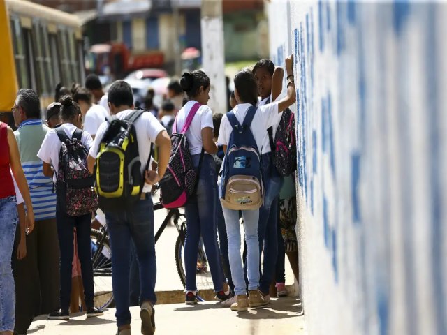Menos de 50% dos alunos no Brasil sabem o bsico em matemtica e cincias