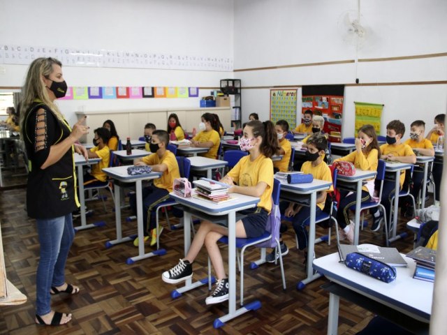  Programa Parceiro na Escola zera aulas vagas em duas escolas da rede pblica estadual no Paran