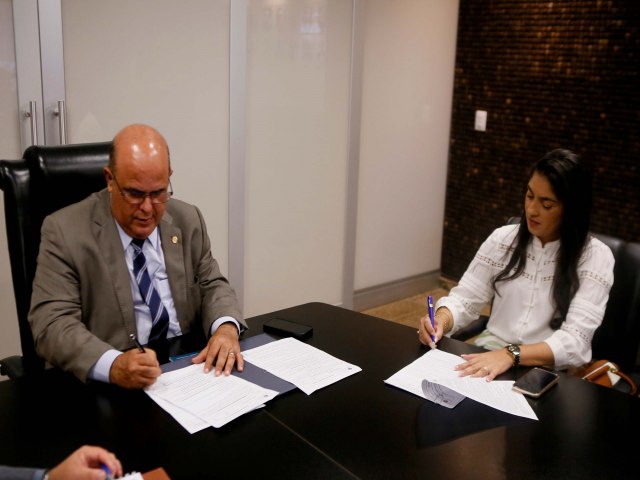 TJAL e prefeitura de Ouro Branco firmam acordo para cessão de servidores