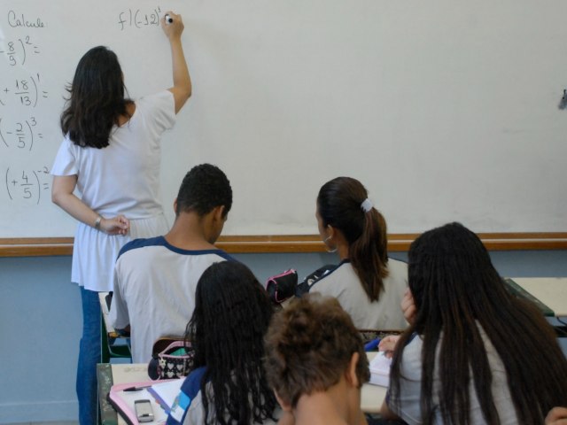 Governo do RJ abre inscries para migrao da jornada de trabalho de professores de 18h para 30 horas semanais