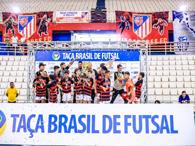 Flamengo goleia Athletico Paranaense e sagra-se campeo sub-11 da Taa Brasil de Futsal, em Manaus (AM)
