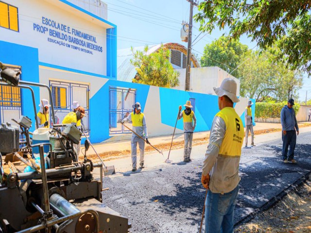 Obras de pavimentao asfltica e construo de creche avanam no Joo Paulo II e Primavera em Arapiraca 