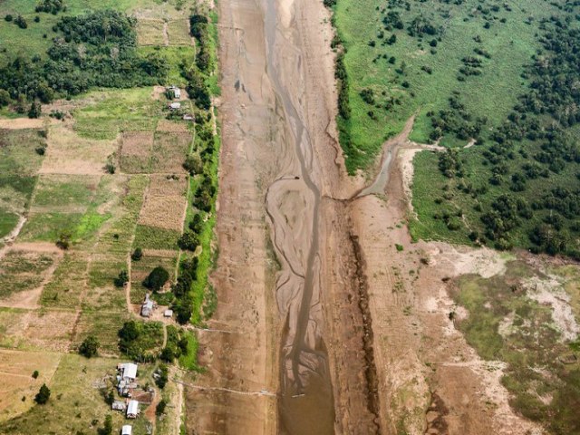 Governo federal cria auxlio extraordinrio de dois salrios mnimos para 100 mil pescadores atingidos pela seca na regio Norte