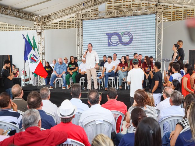 Prefeito Luciano entrega ginsio poliesportivo e anuncia construo de 20 creches em Arapiraca